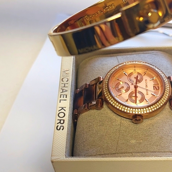 Michael Kors Accessories - ⭐️🟤BUNDLE MICHAEL KORS, WATCH AND BRACELETE ⭐️